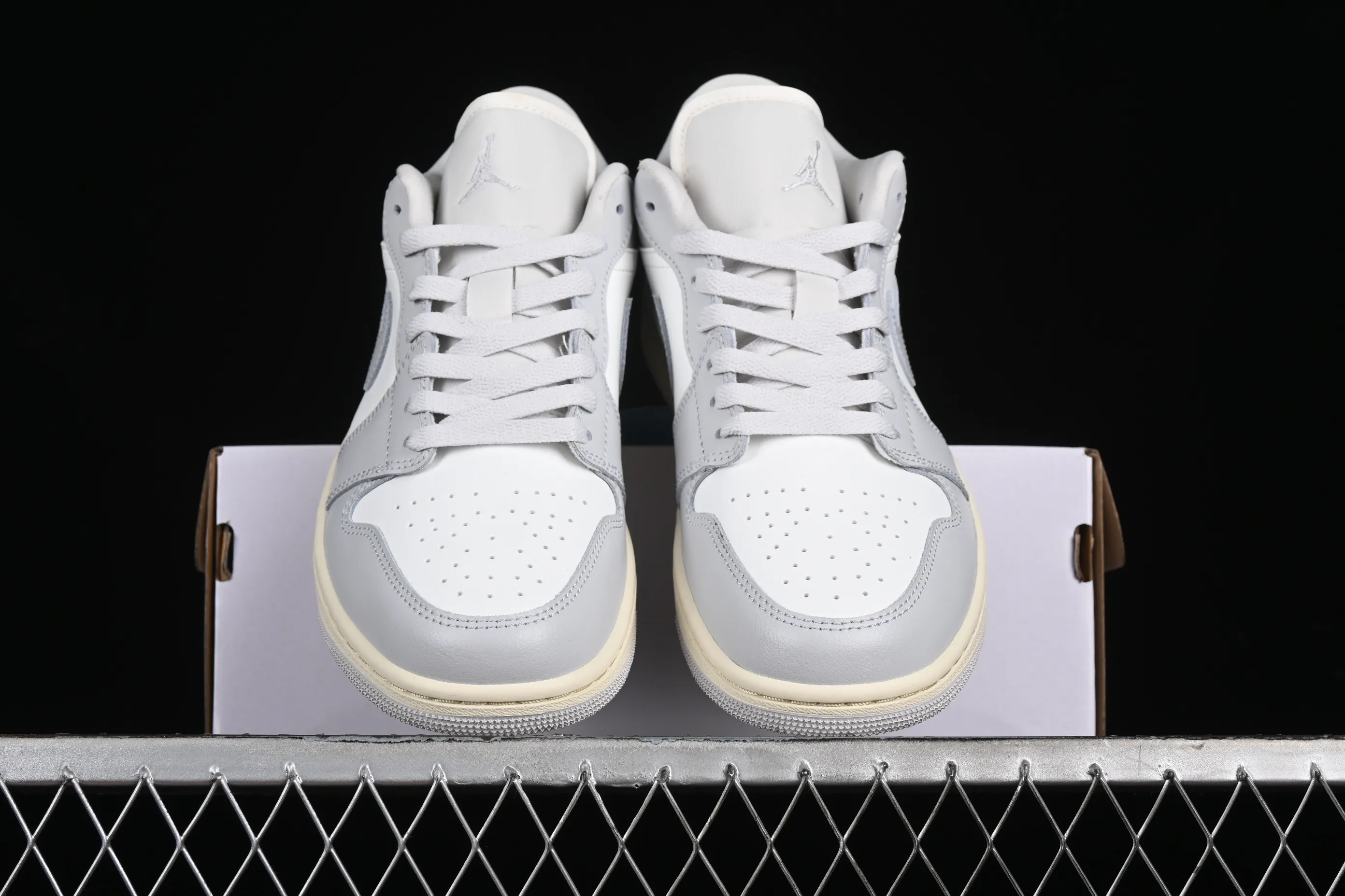 All categories Air Jordan Jordan series basketball shoes Air Jordan 1 Low G version pure original Air Jordan 1 Low AJ1 Joe 1 white gray low-top cultural casual sneakers DC0774-103